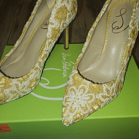 Shoes - Picture 4 of 6